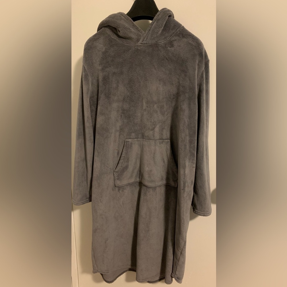 Cozy Gray Hooded Blanket Sweatshirt